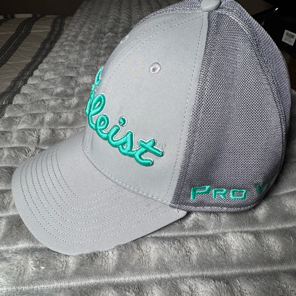 Titleist fitted L/XL Golf Hat, FJ, Pro V1 - Picture 4 of 8